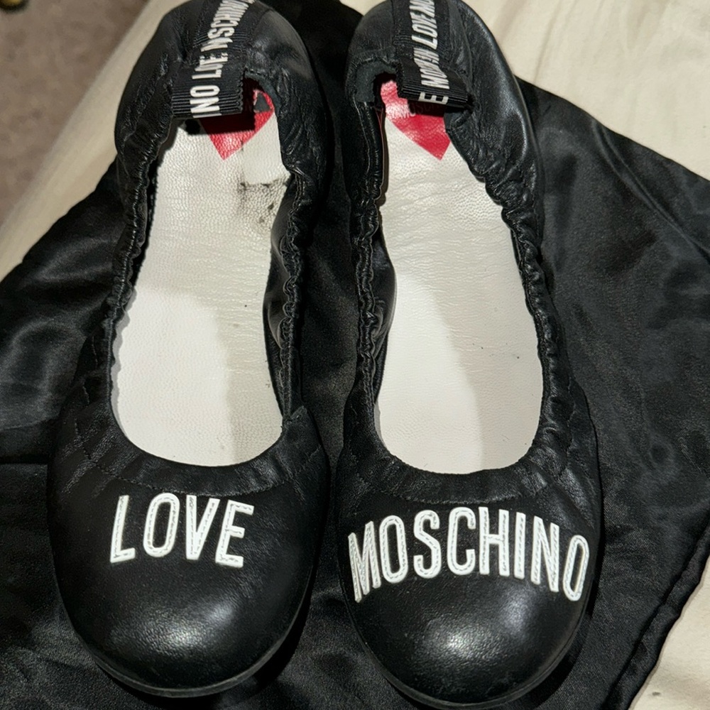 Moschino flats